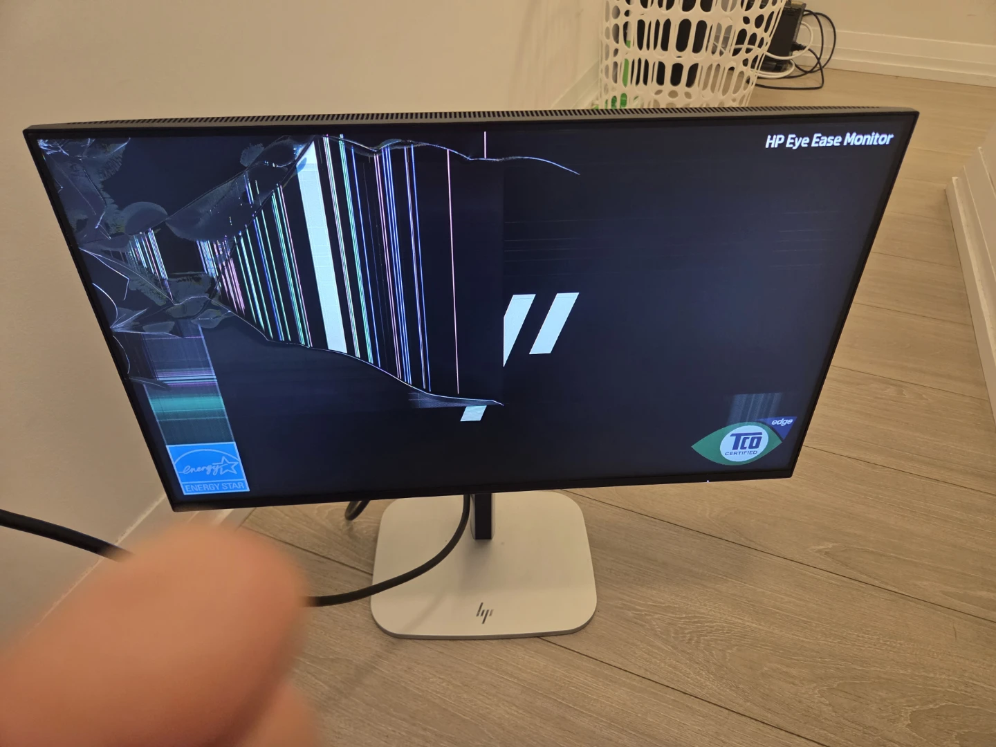 HP Eye Ease Monitor - Damaged Screen - photo 3