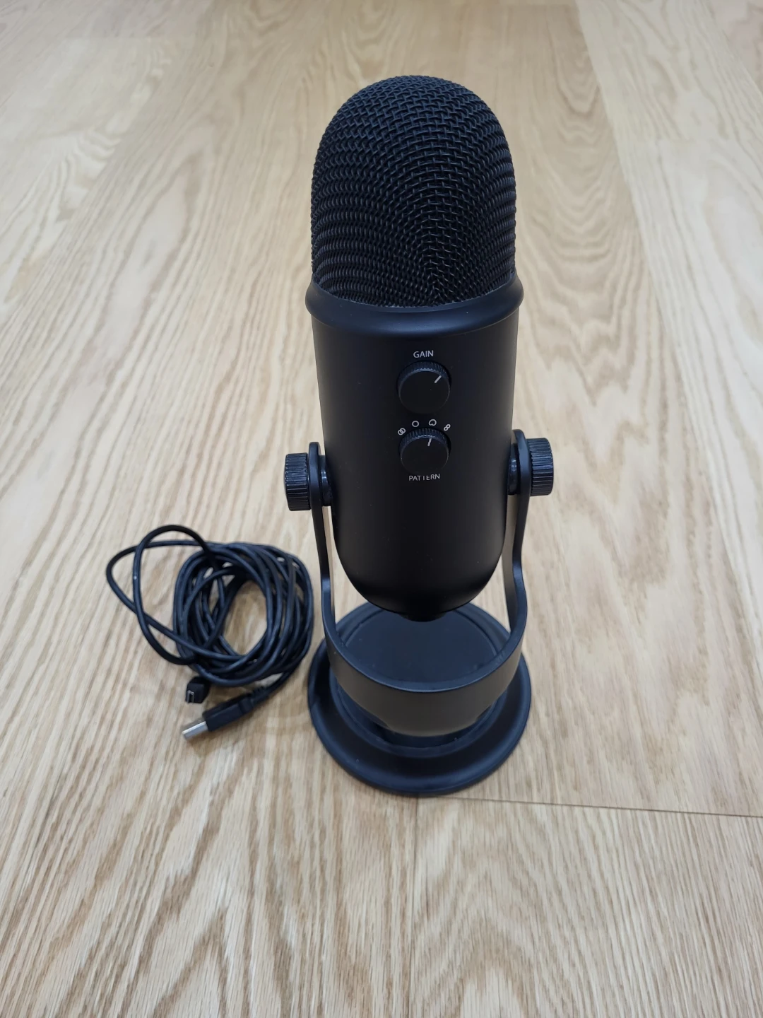 Blue Yeti USB Microphone with Pop Filter