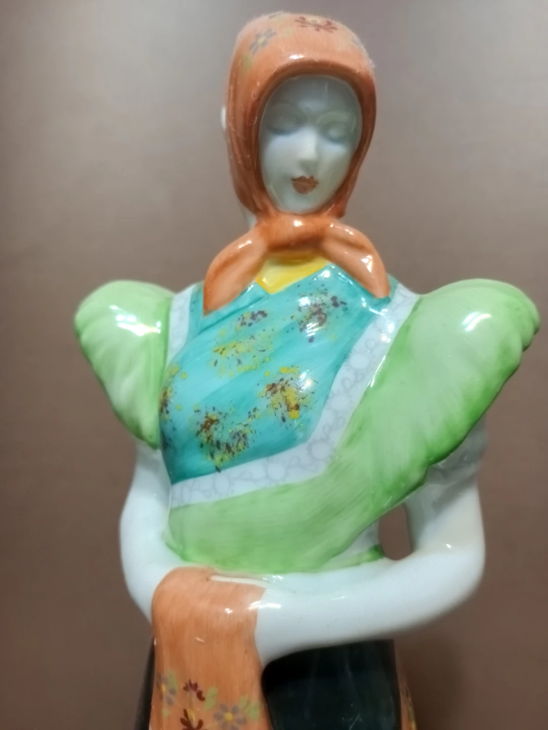 Handpainted Hollóháza Porcelain Figurine - Hungarian Folk Woman - photo 5