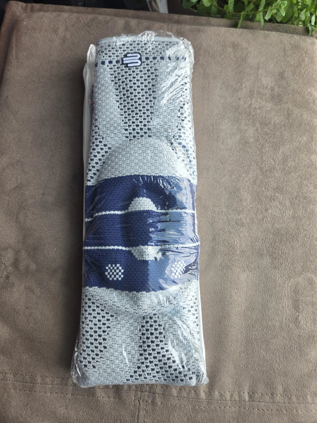 Bauerfeind GenuTrain Knee Support - photo 3