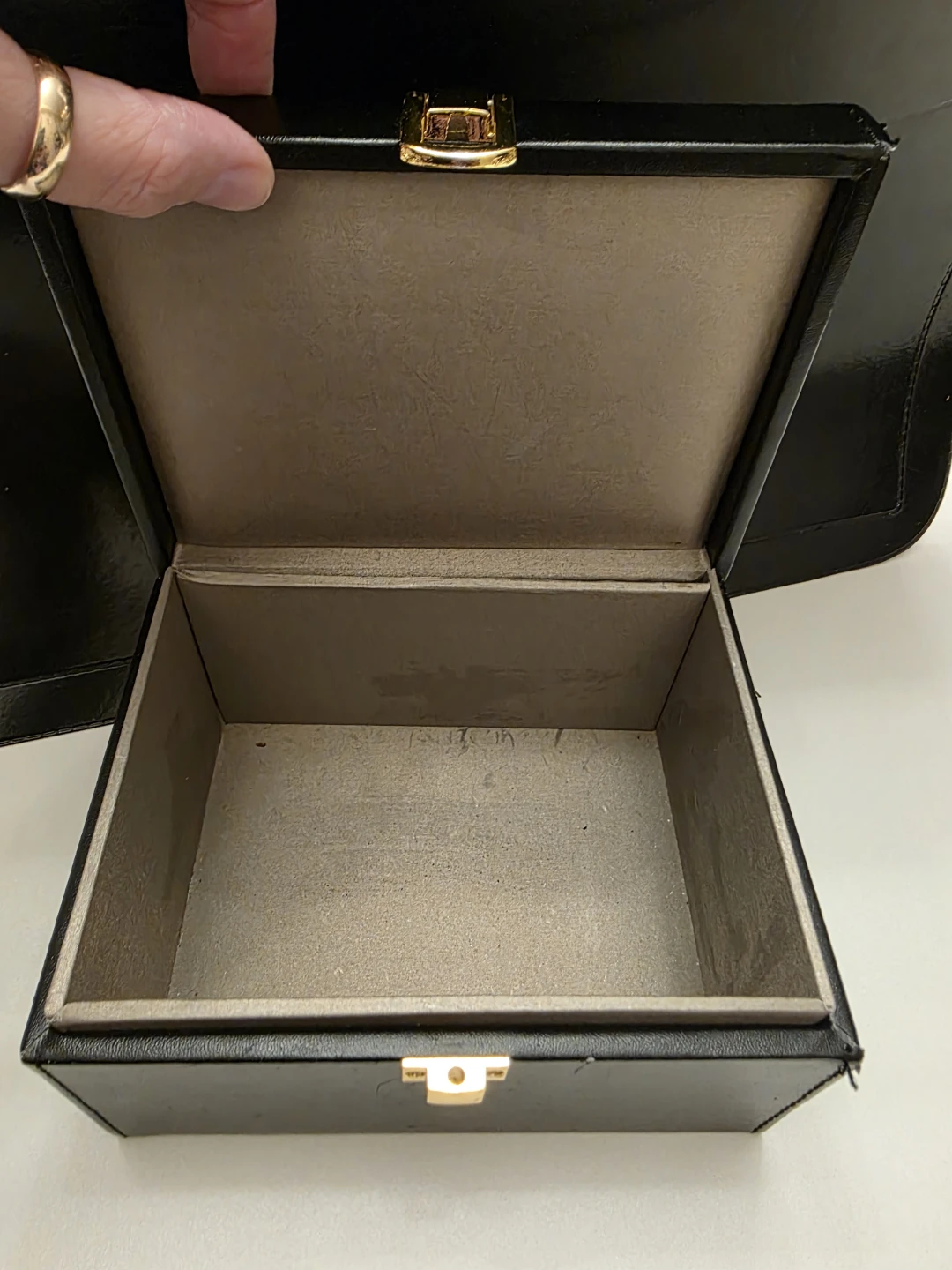 RFID car key storage box - photo 2
