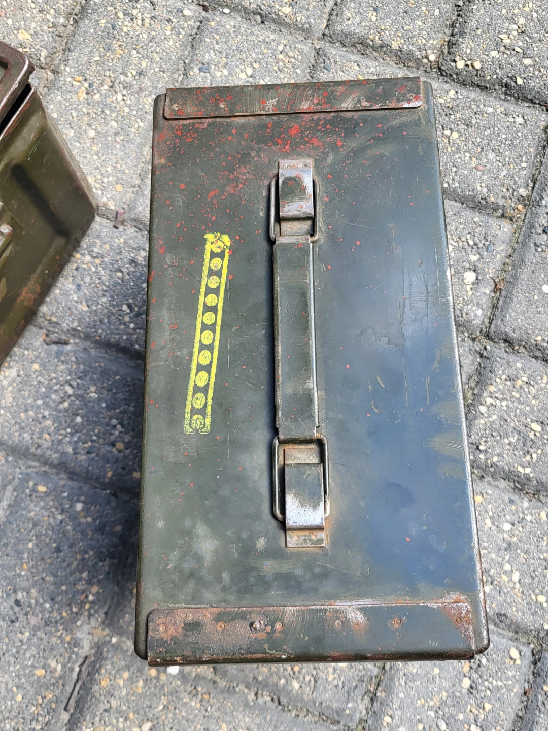 Set of 2 Vintage Ammo Cans - photo 2