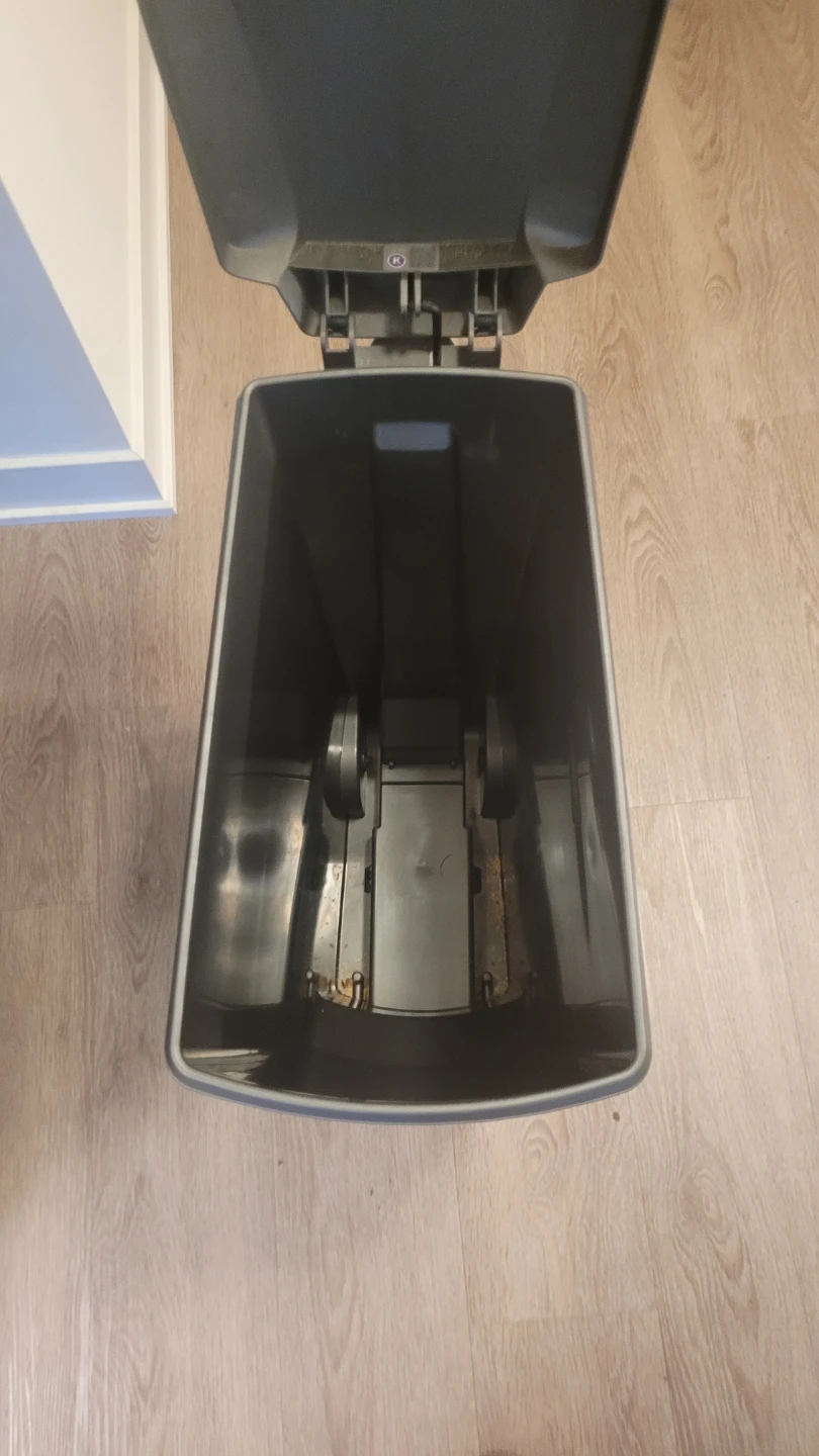simplehuman 40L Pedal Trash Can - photo 3