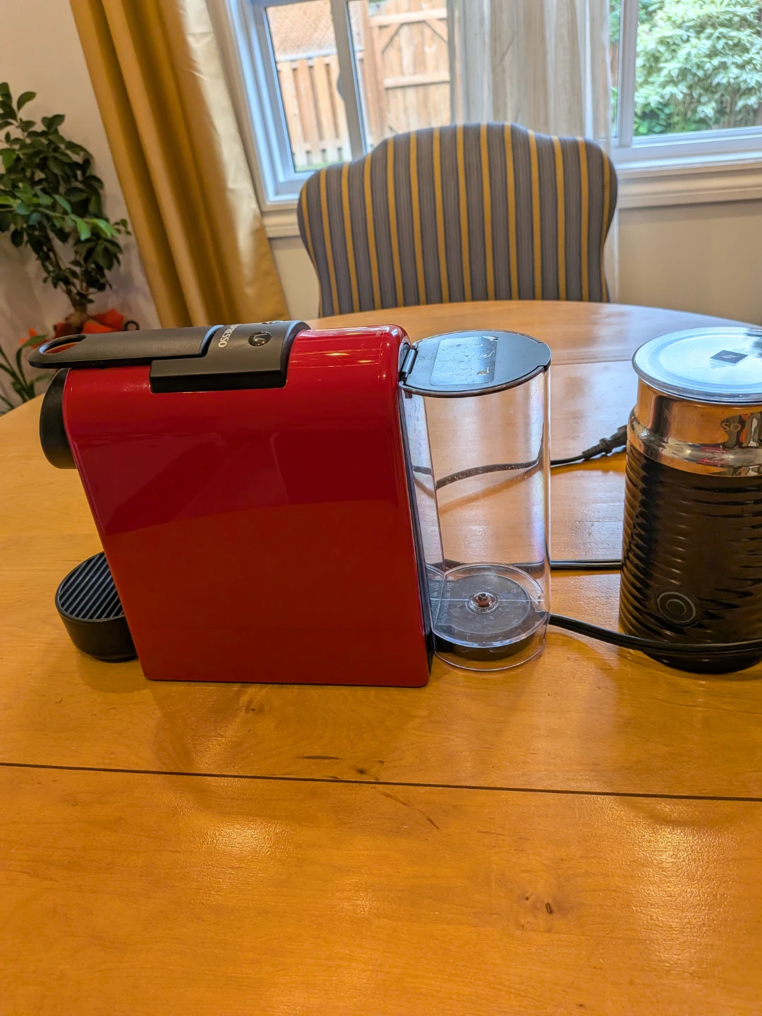Nespresso Essenza Mini & Aeroccino3 Coffee Machine