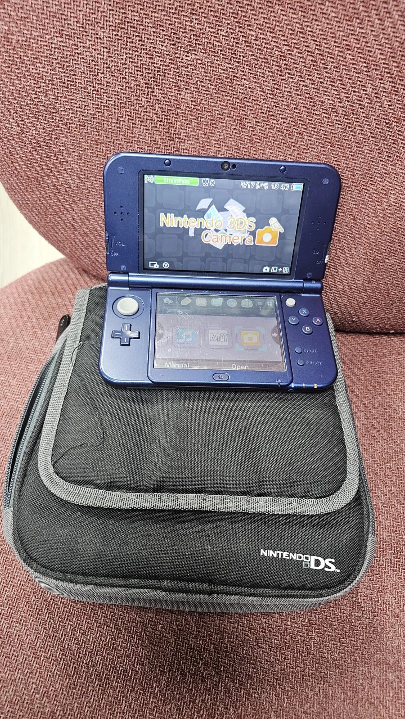 Nintendo 3DS XL Blue with Games and Case