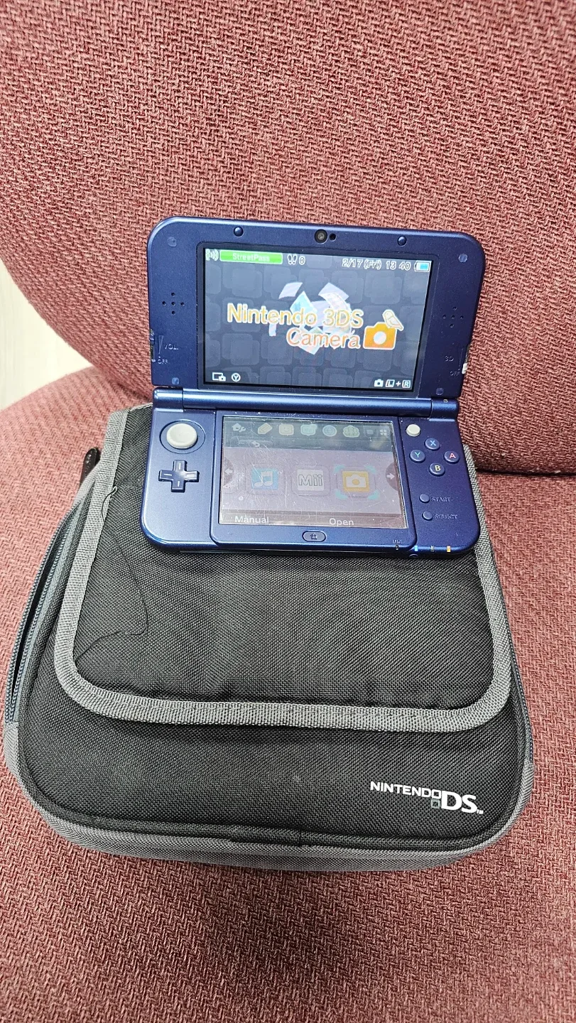Nintendo 3DS XL Blue with Games and Case
