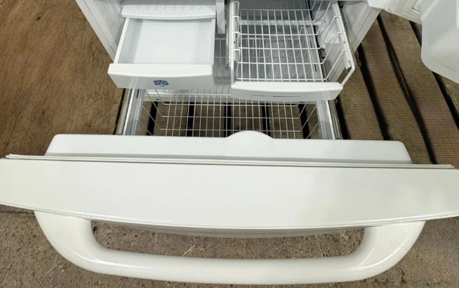 LG Profile 30*.Fridge and Freezer Great condition - photo 3