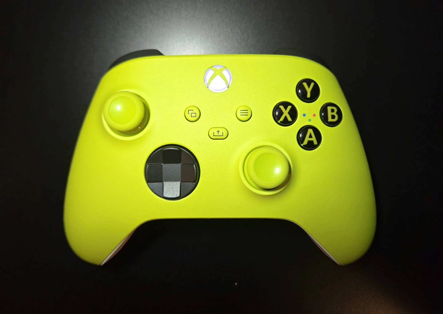 XBOX WIRELESS CONTROLLER / ELECTRIC VOLT