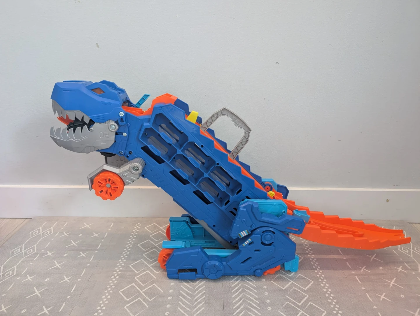 Hot Wheels Monster Truck Roaring Rex Playset