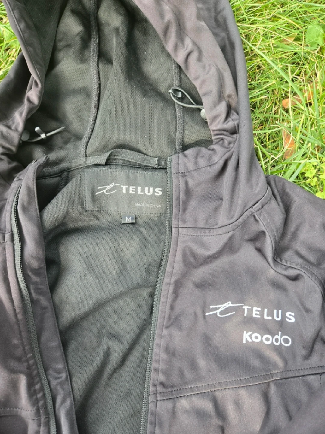 TELUS Koodo Black Hooded Jacket - photo 2