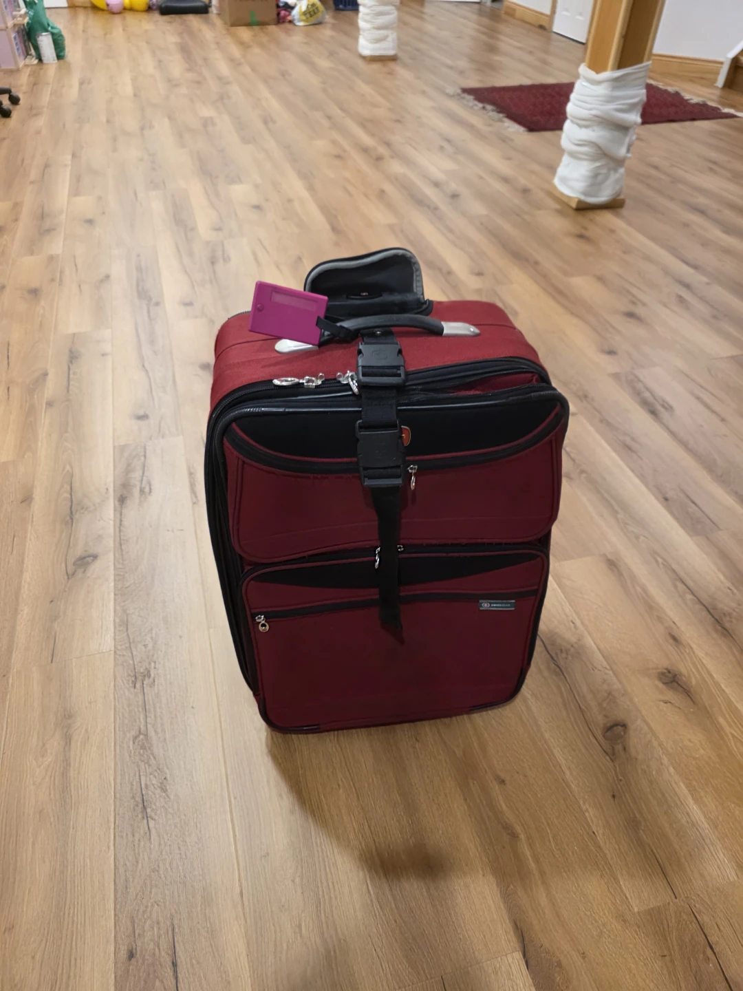 Red Swissgear Rolling Suitcase - photo 4