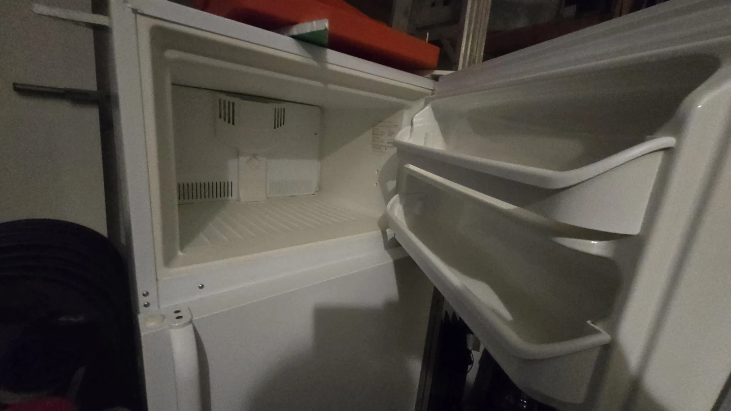 White Top Freezer Refrigerator - photo 3