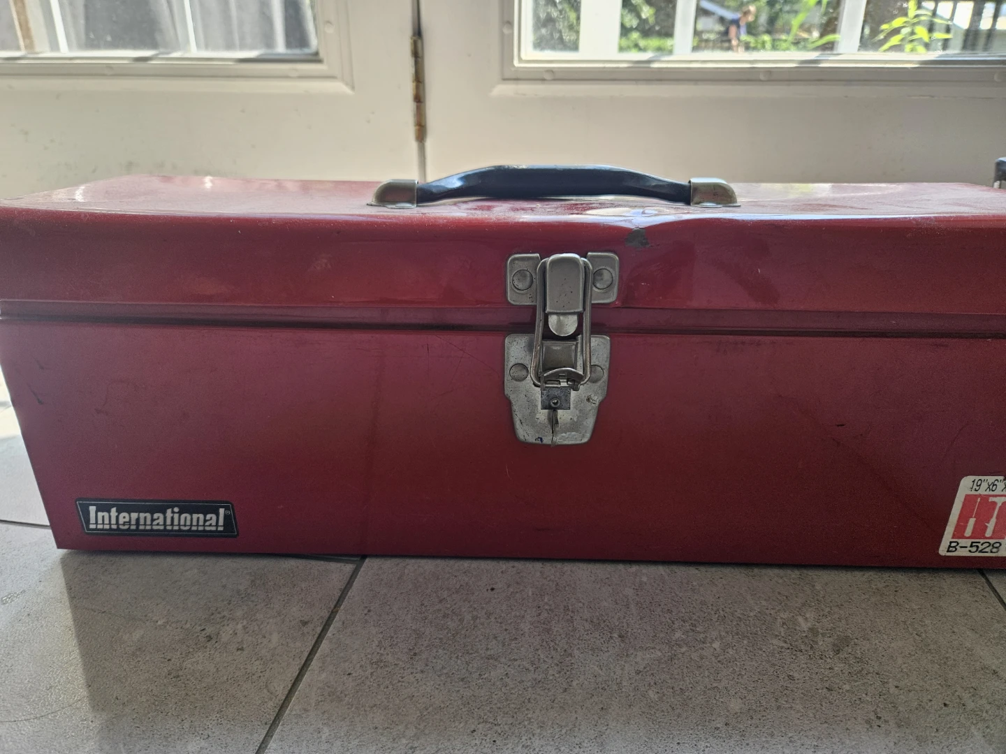 International 19" Red Metal Toolbox B-528