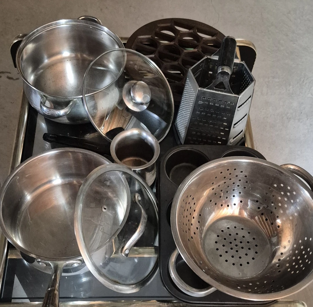 Kitchenware Bundle - Pots, Grater, Muffin Tin & More - photo 3