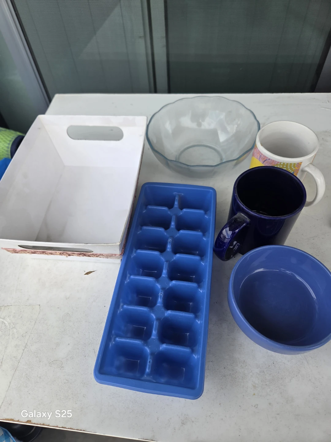 Kitchenware Bundle: Ice Cube Tray, Mugs, Bowl & Container - photo 3