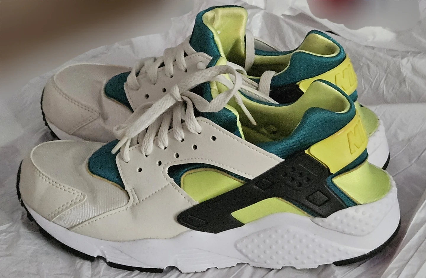 Nike Air Huarache Youth Sneakers