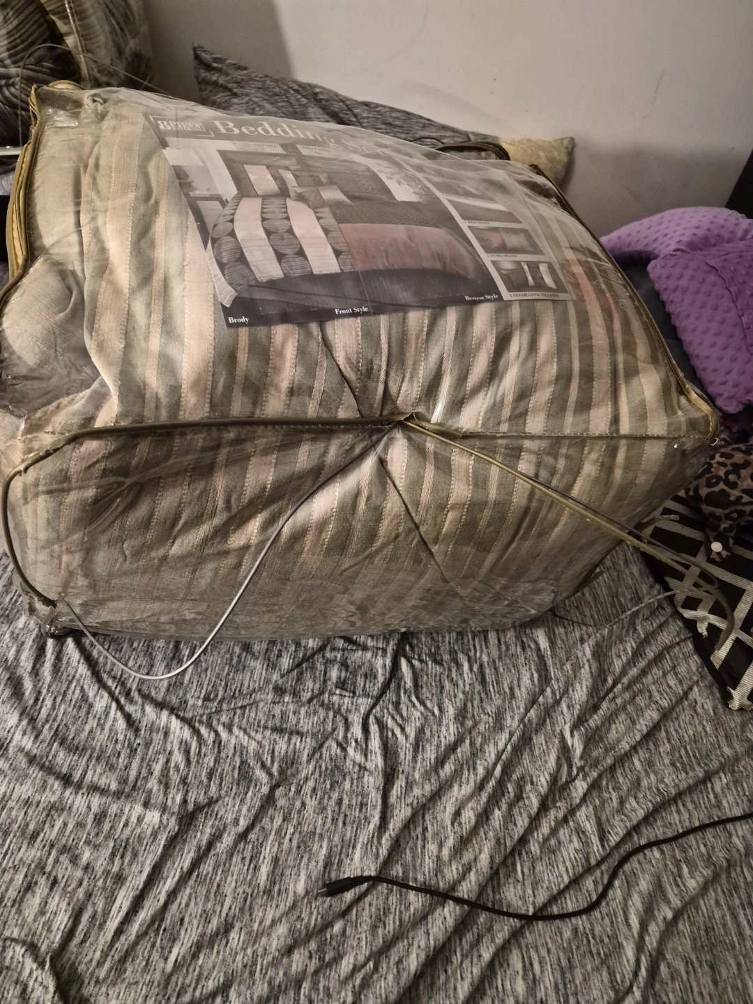 8 Piece Reversible Bedding Set - Cal King - photo 3