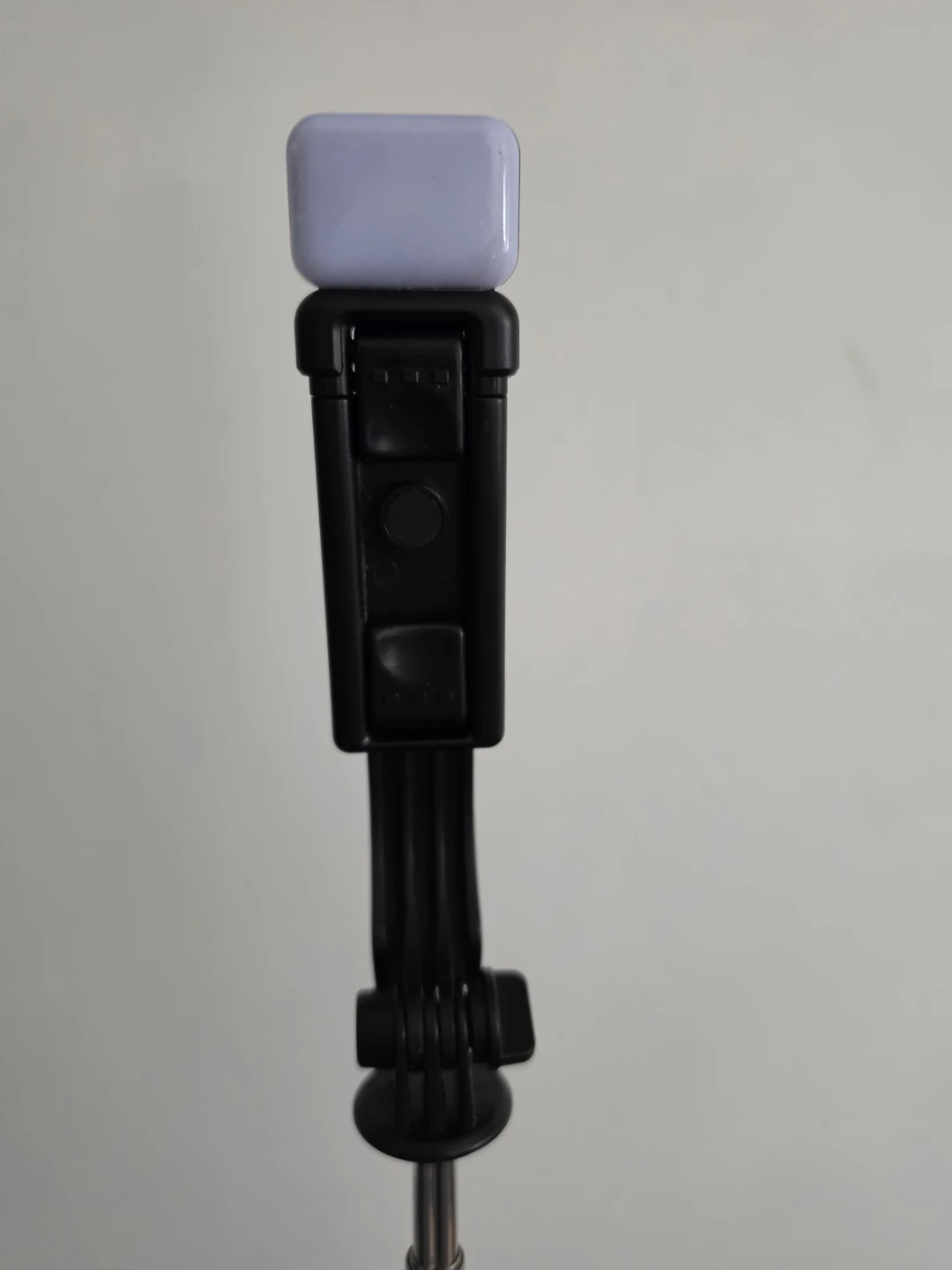 Extendable Selfie Stick Tripod with LED Light - photo 2