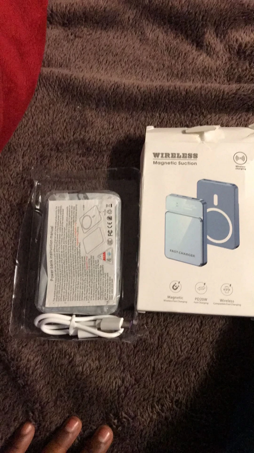 Wireless Magnetic Suction Fast Charger Powerbank - photo 3