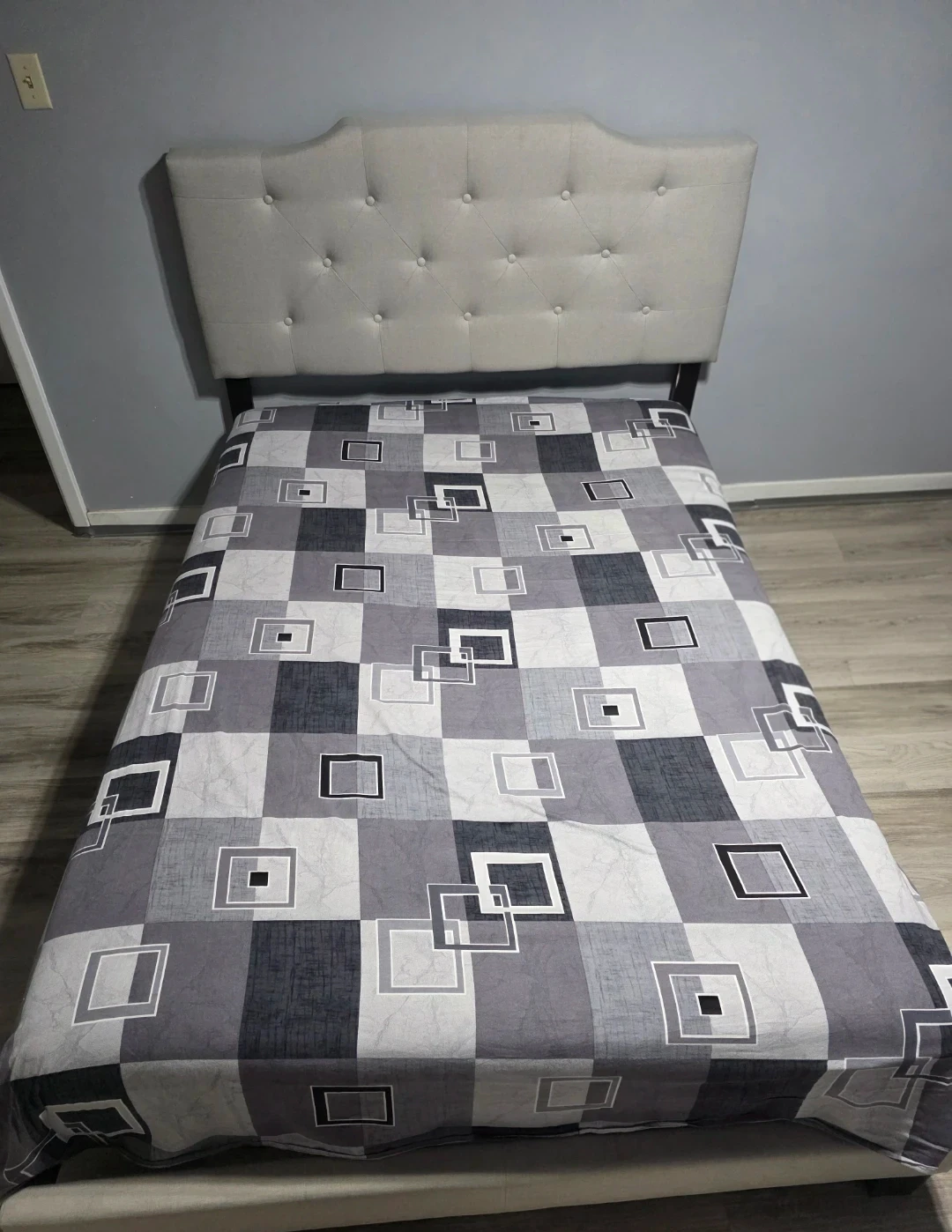 Full Size Upholstered Bed Frame – Elegant & Sturdy Design - photo 3