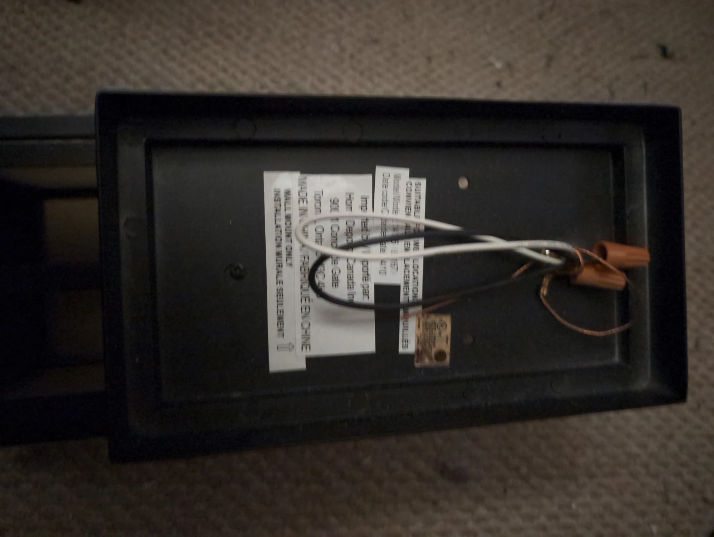 FREE 2 Outdoor Light Fixtures - photo 3
