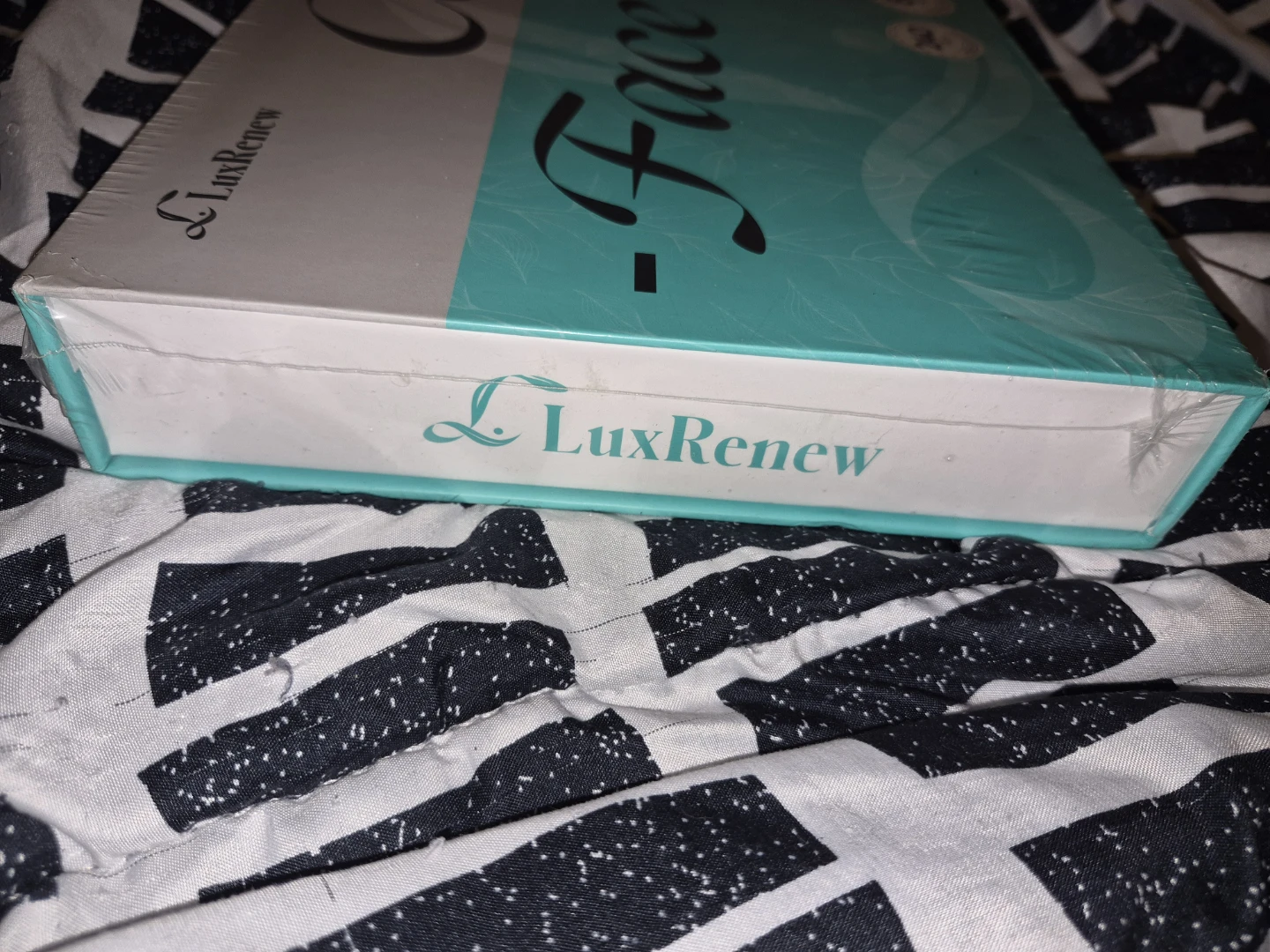 LuxRenew Face Contour LED Light Therapy Device - photo 3