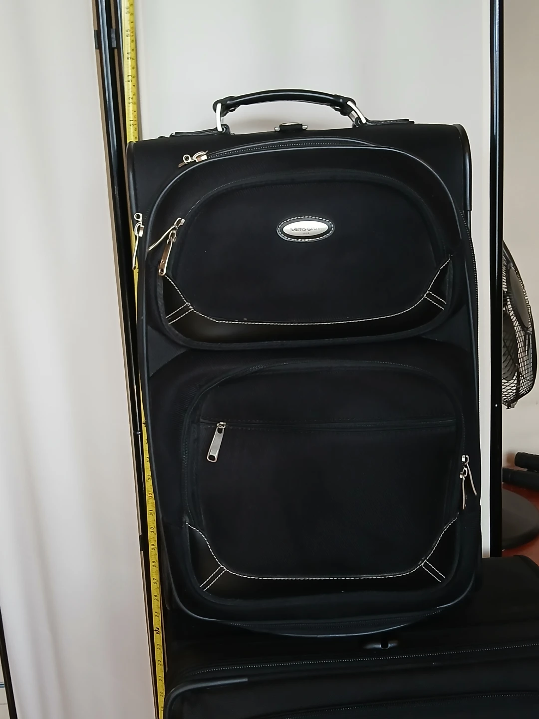 Samsonite Black Luggage 24-inch Suitcase - photo 3