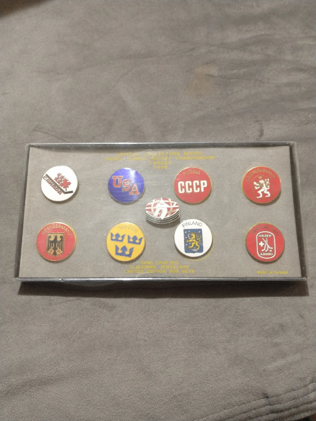 Limited Edition 1986 World Junior Hockey Championship Pin Set - photo 5