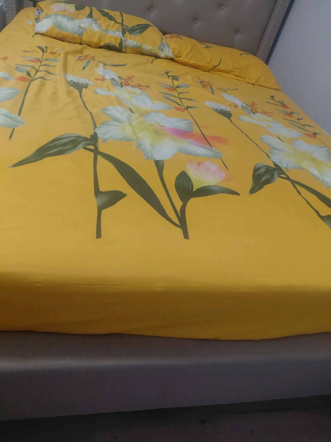 Queen Size Bed Frame with Grey Tufted Headboard - photo 3