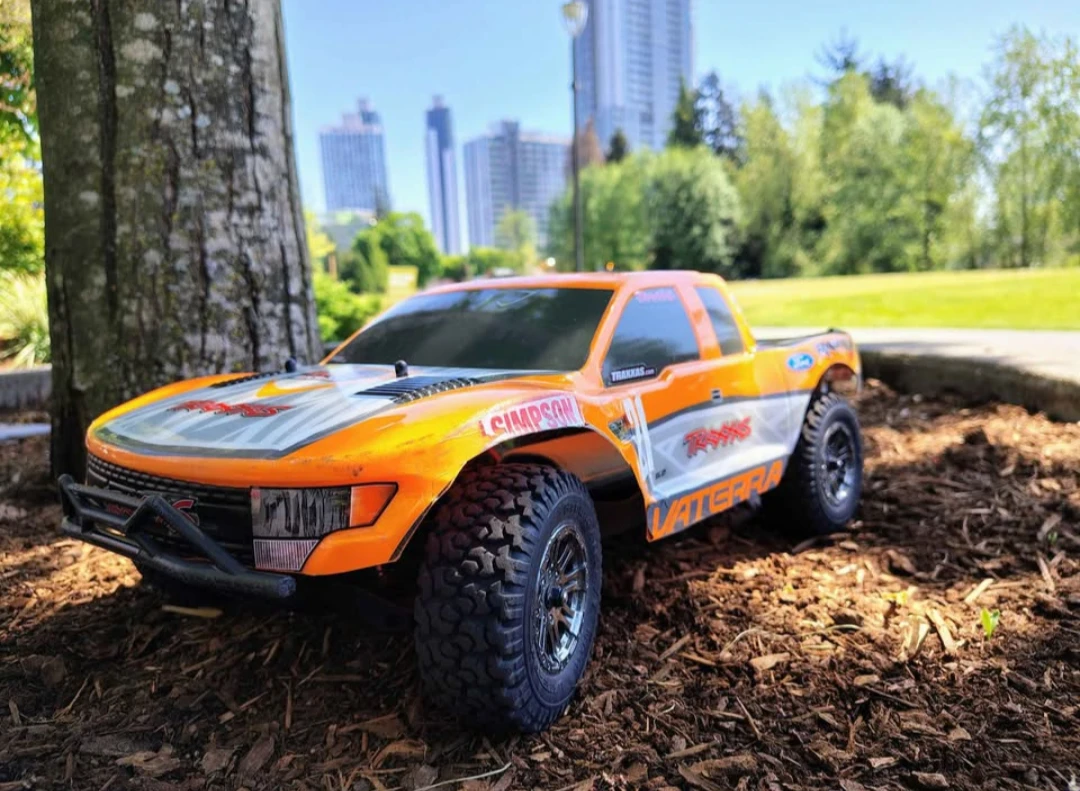 Vaterra Ford Raptor 1/10 4WD RC Truck - Full RTR Bundle - photo 3