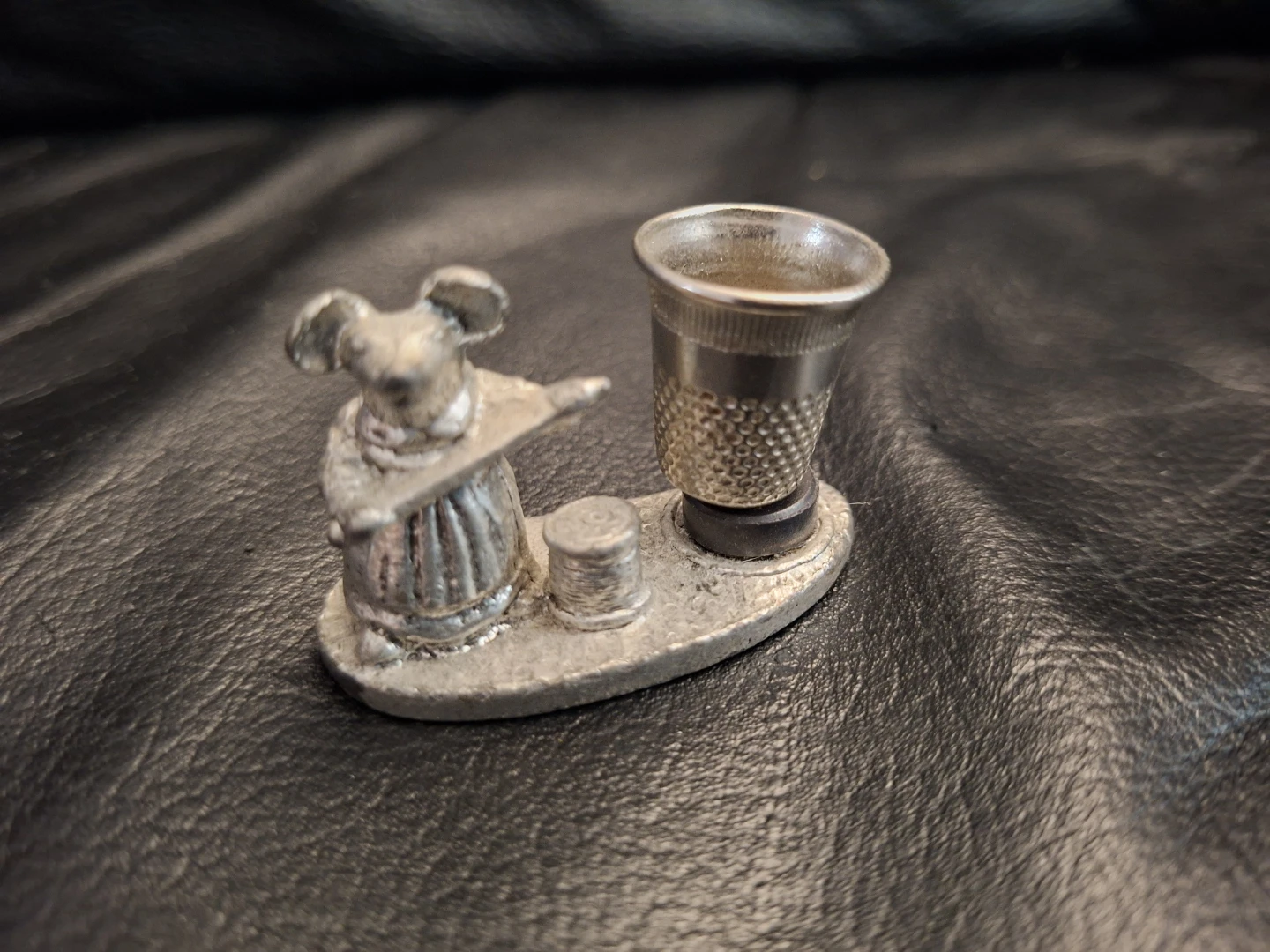 AUTHENTIC VINTAGE metzke pewter mouse thimble