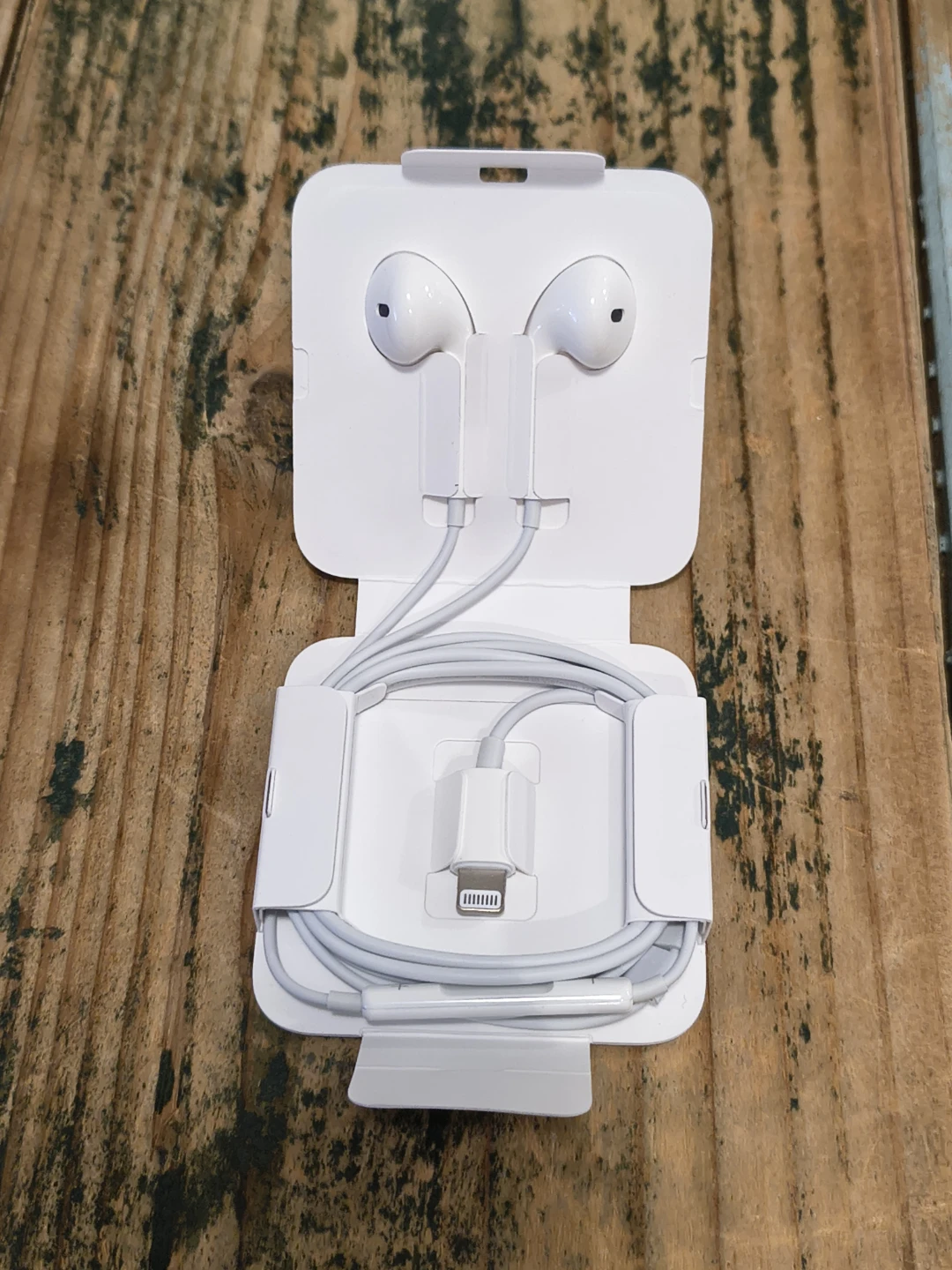 Apple EarPods with Lightning Connector (New) - photo 2