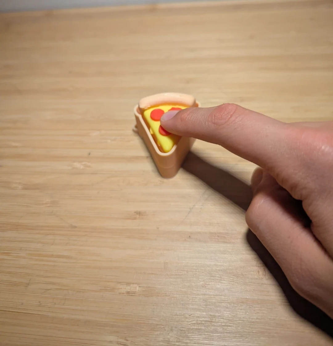 3d pritned pepperoni pizza fidget clicker - photo 2