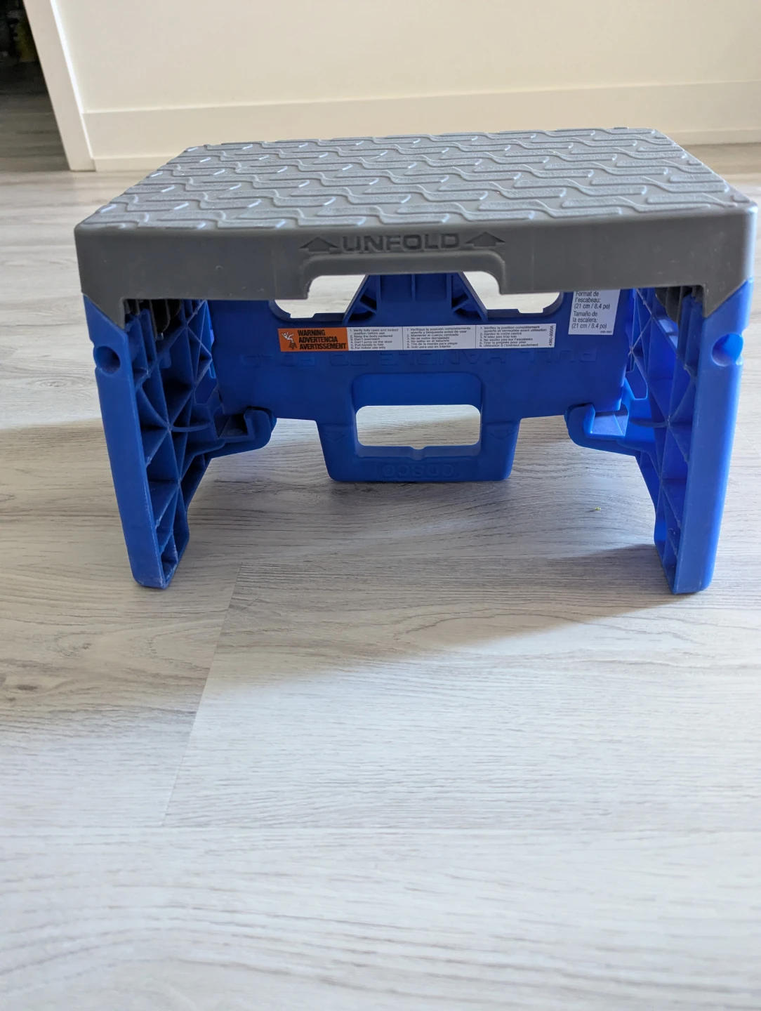 UNFOLD Folding Step Stool