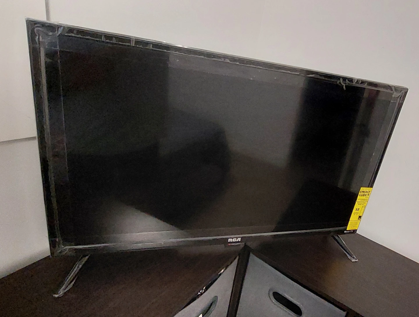 RCA Roku TV 32" Smart TV RTR3261-C-CA