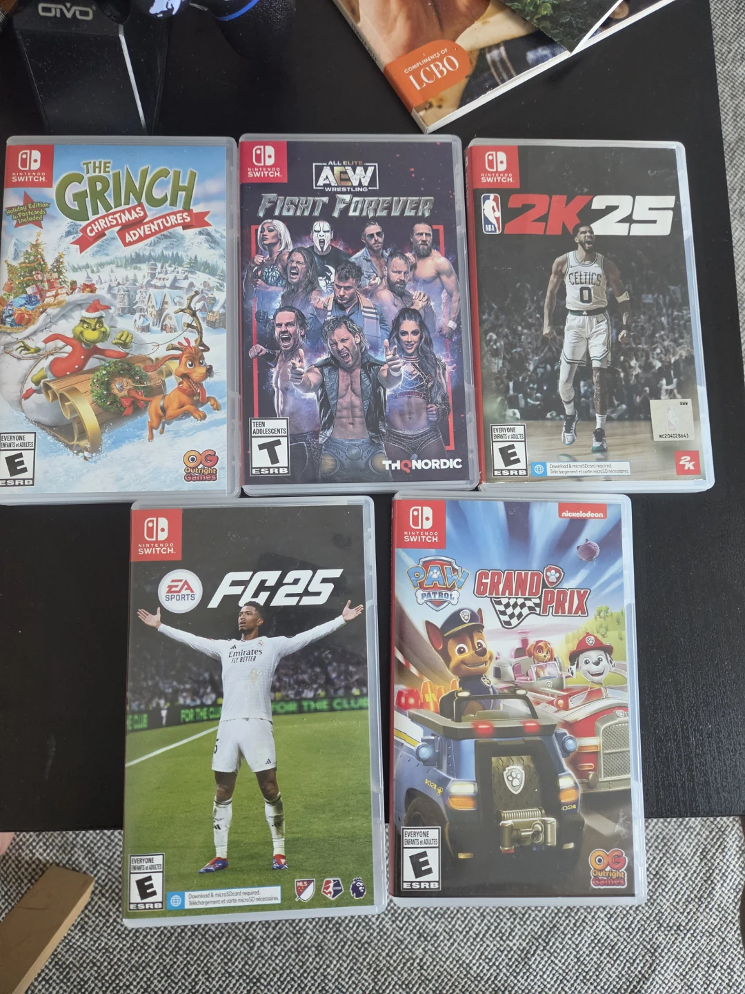 5 Nintendo Switch games  and a Nintendo Switch Lite case.