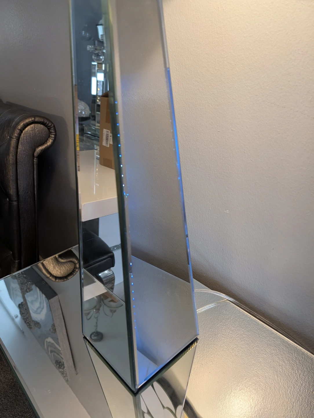 Mirrored Pyramid Table Lamp - photo 2