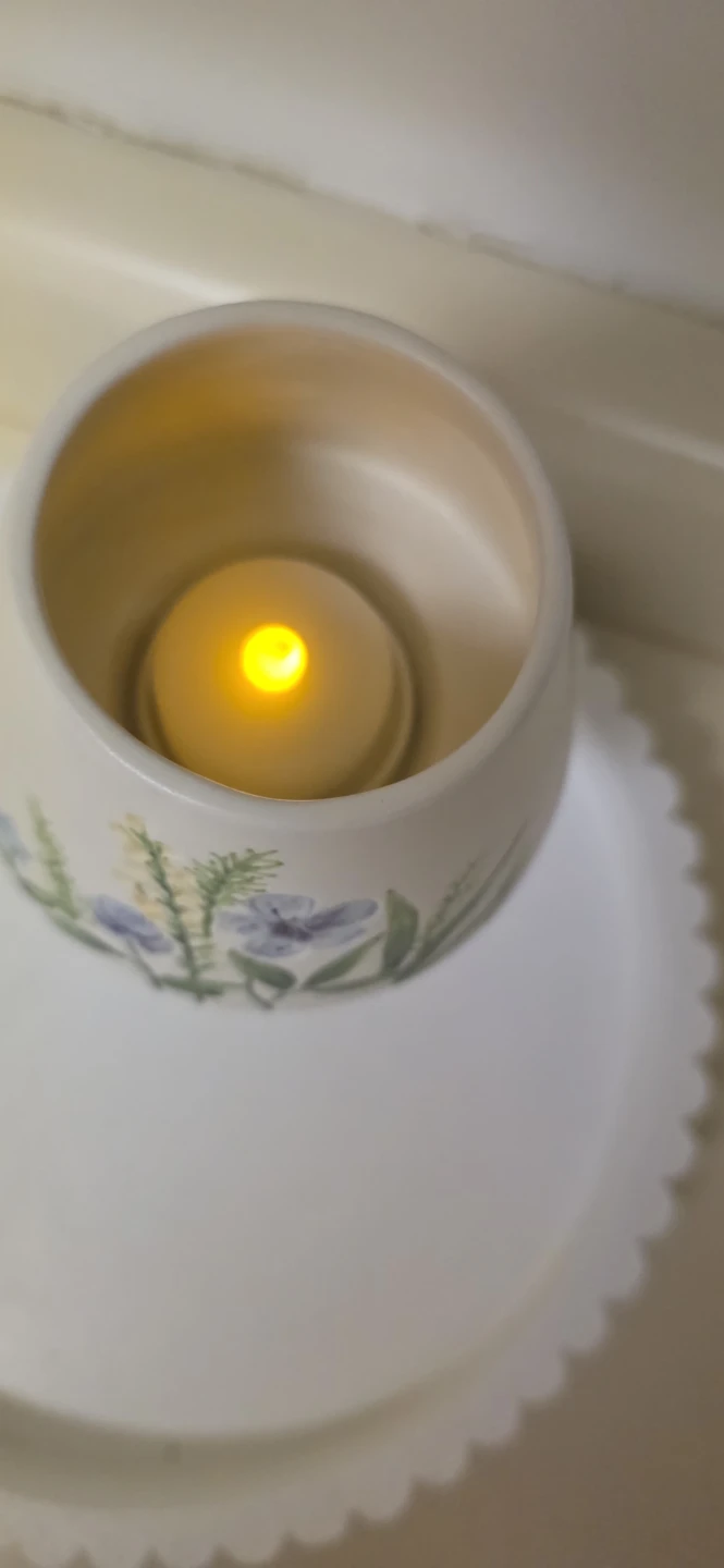 JKL Floral Ceramic Candle Holder with LED Candle - photo 2