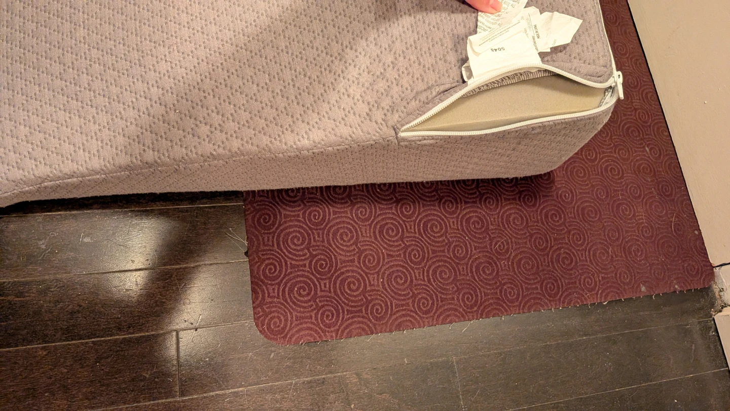 Quilted Wedge Pillow 8" - photo 3