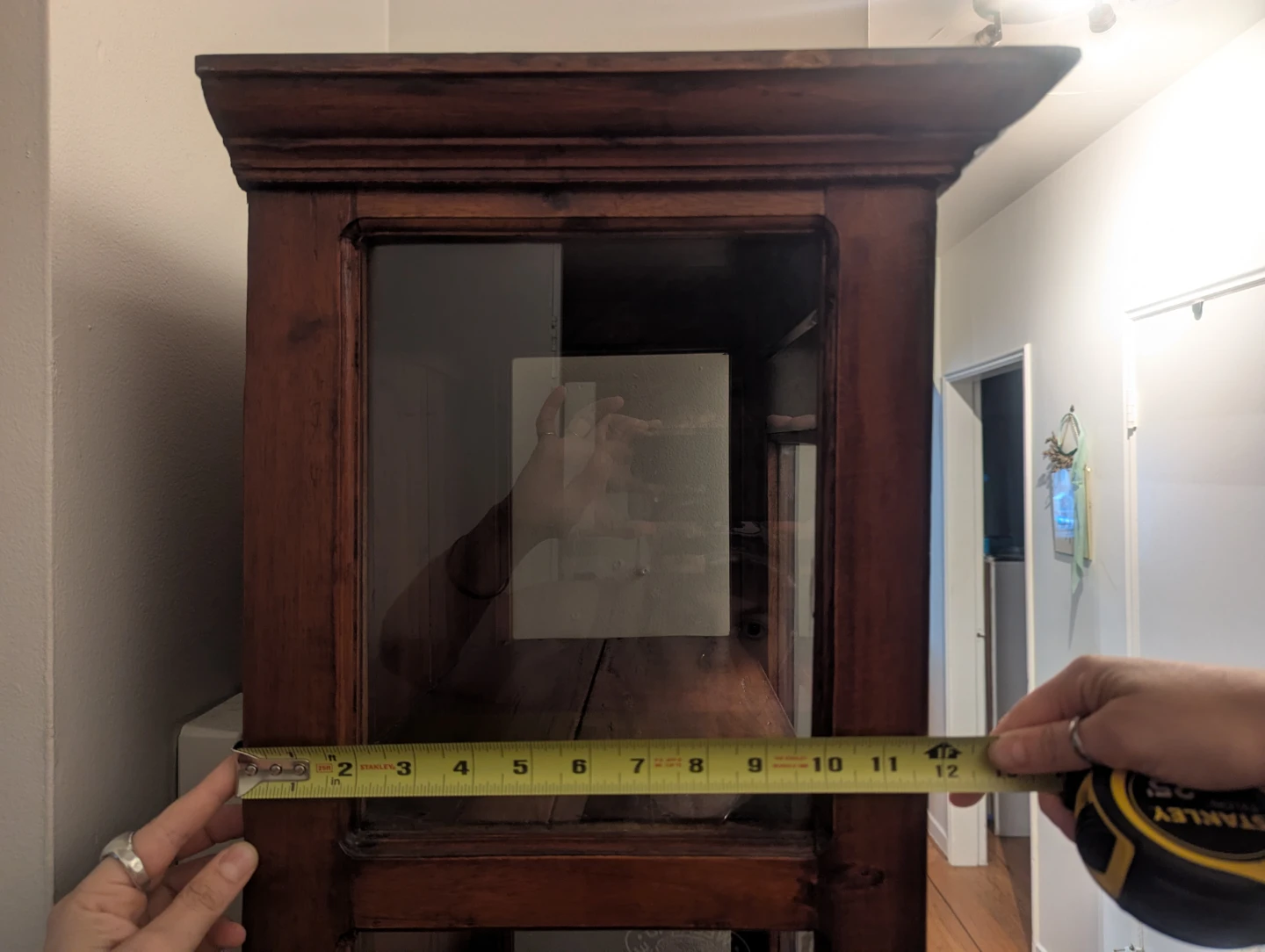 Vintage style wood and glass curio cabinet - photo 5