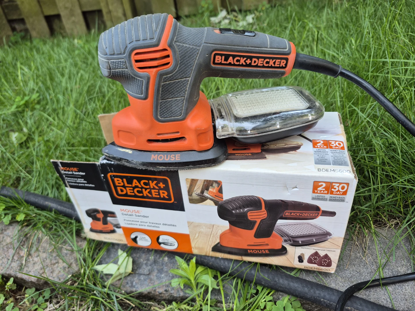 Black+Decker Sander with Sandpaper - photo 5
