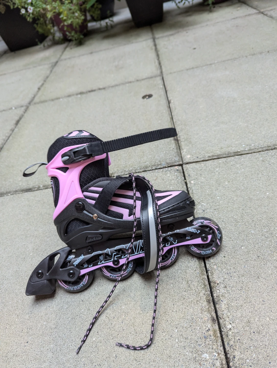 Girls inline adjustable rollerblades with pads  - like new
