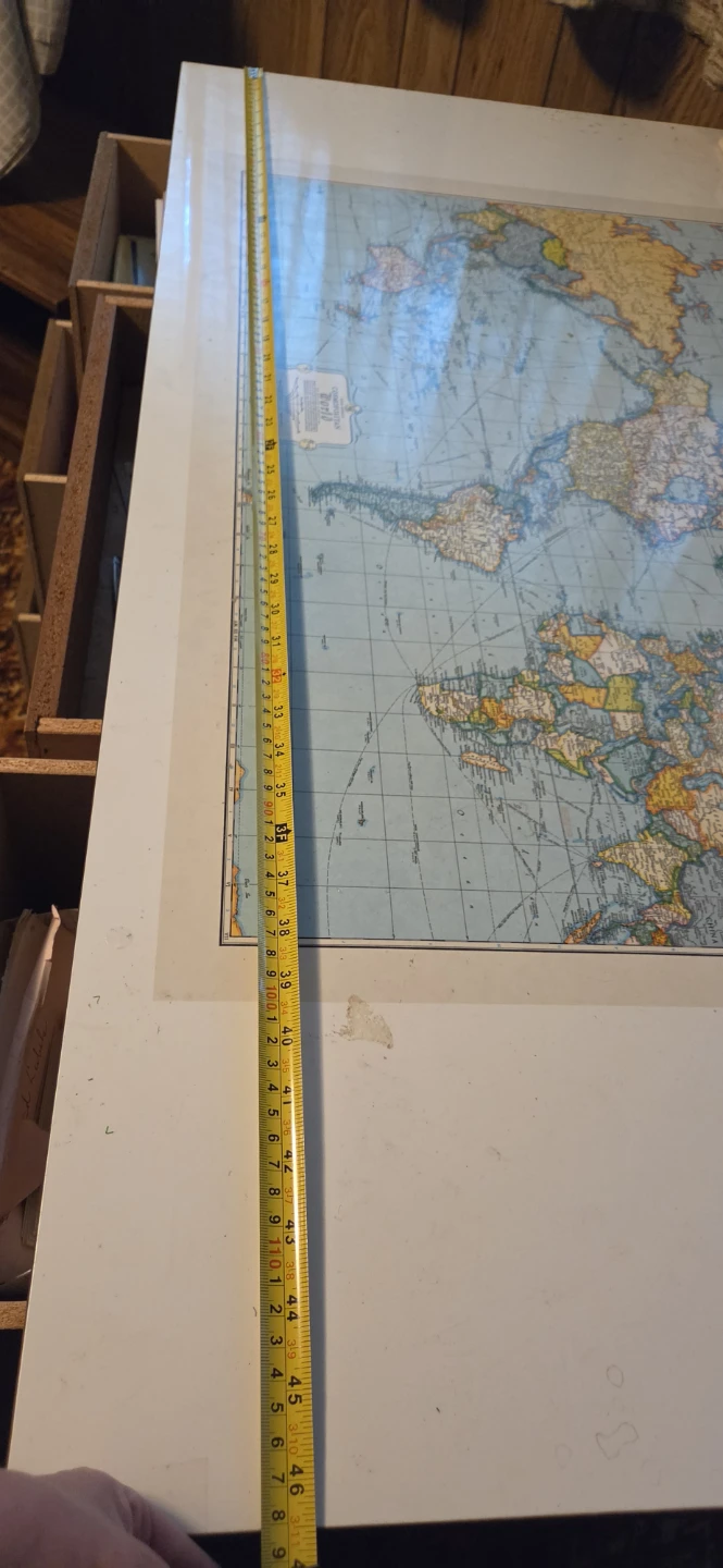 Desk with map - photo 2