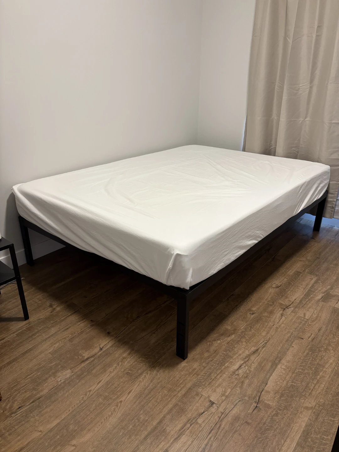 Zinus Double bed frame with mattress