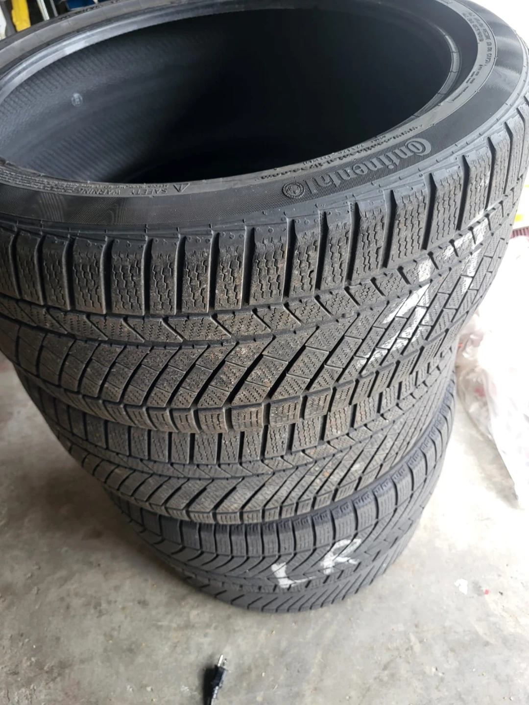 Four winter tires with size 255 40/40 R20. - photo 2