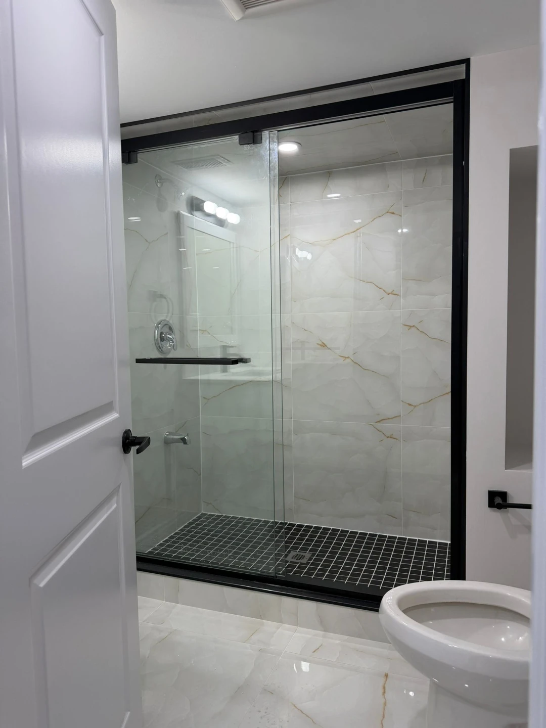 Brand New 2 bedroom Basement - photo 4