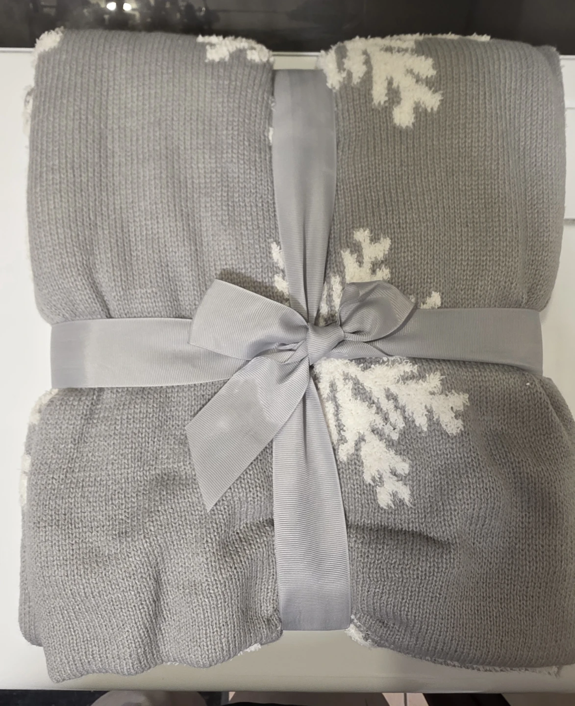 BNIP Gray and white throw/blanket