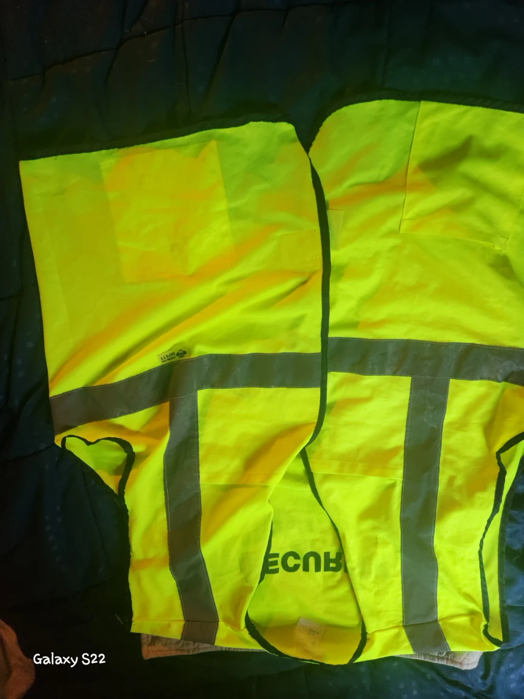 Two high-visibility safety vests. - photo 4