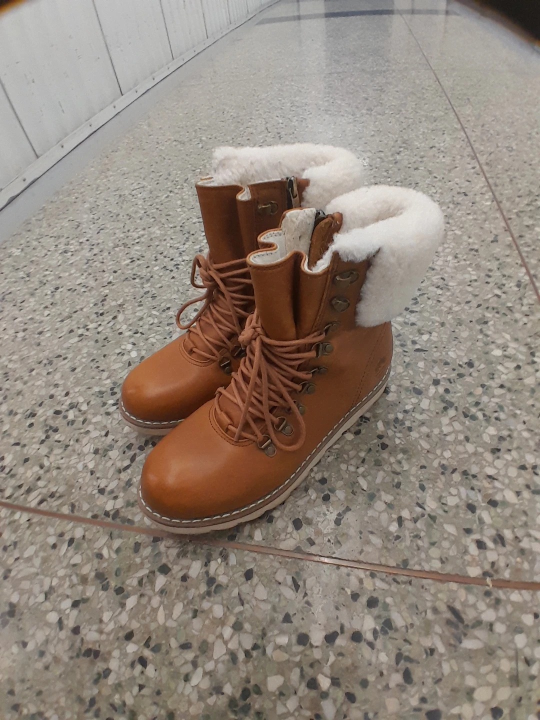 Royal Canadian Women's Leather Winter Boots Size 9