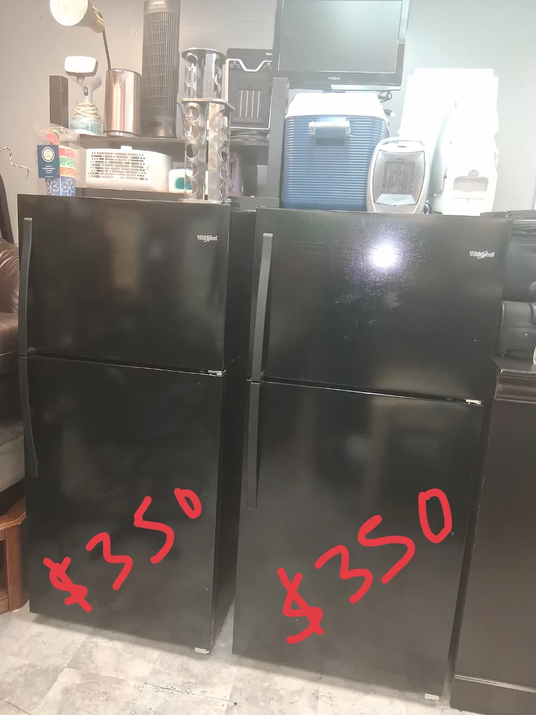 Whirlpool Black Refrigerator $350 por uno